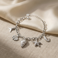 Pulsera con colgantes marinos