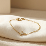Pulsera dorada con cruz y circonitas