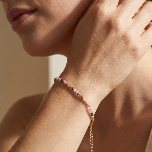 Pulsera dorada piedras multicolores