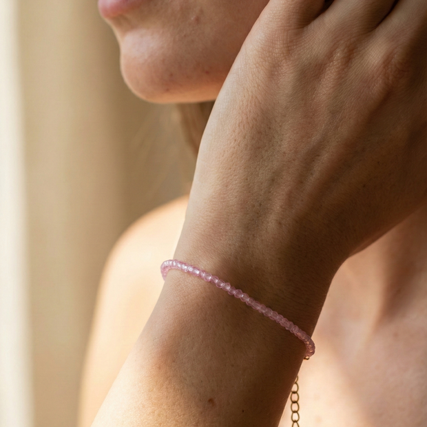 Pulsera dorada piedras rosas