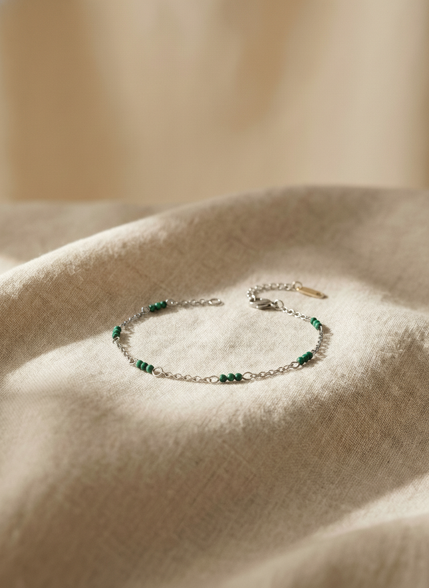 Pulsera plateada piedras jasteadas verdes