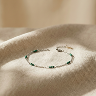 Pulsera plateada piedras jasteadas verdes