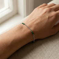 Pulsera plateada piedras jasteadas verdes