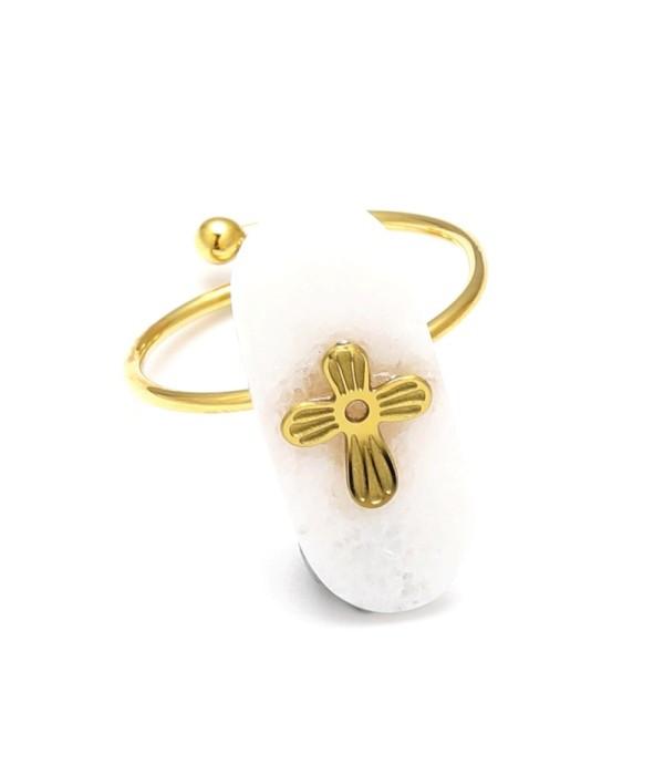 Anillo abierto dorado con detalle cruz y piedra rectangular redondeada.