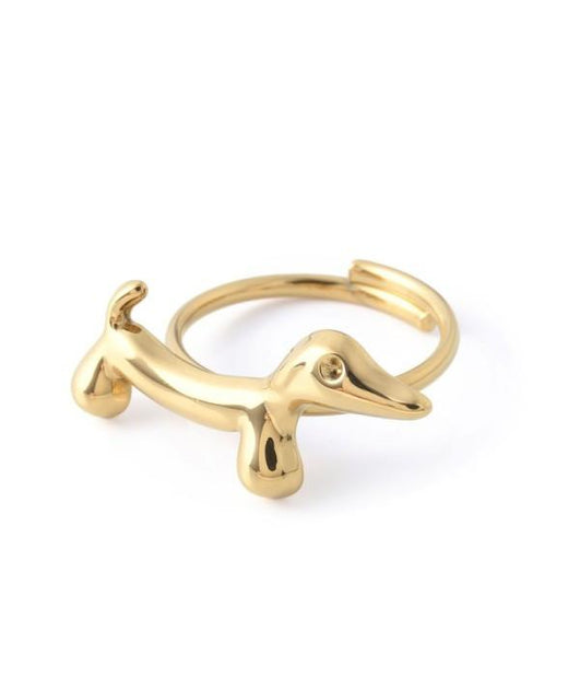 Anillo dorado de perro salchicha.