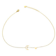 Collar dorada con luna.