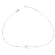 Collar plateada con luna.