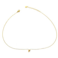Collar dorado con colgante de letra F.