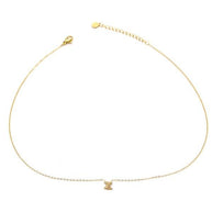 Collar dorado con colgante de letra Z.