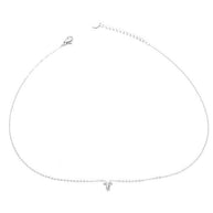 Collar plateado con colgante de letra T.