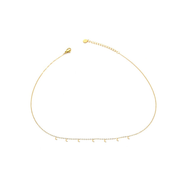 Collar dorado con colgantes de lunas