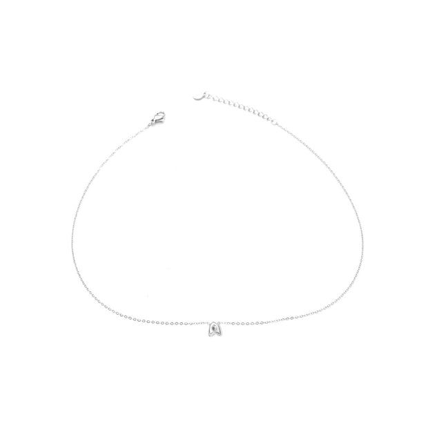 Collar plateado con colgante de letra A