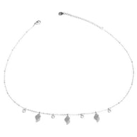 Collar de caracola plateada con circonitas.