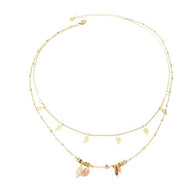 Collar dorado doble con hojas y piedras corales
