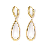 Pendientes dorados de perla.