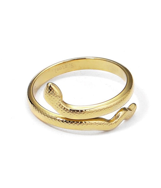 Anillo dorado con diseño de serpiente