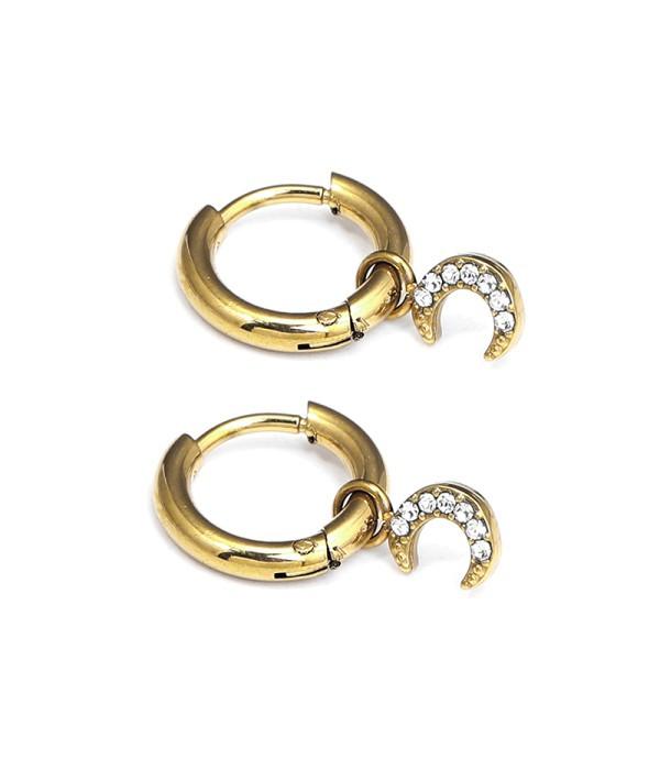 Pendientes de aros dorados con colgante luna de circonitas.