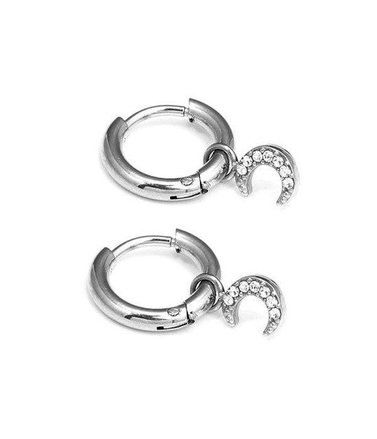 Pendientes de aros plateados con colgante luna de circonitas.