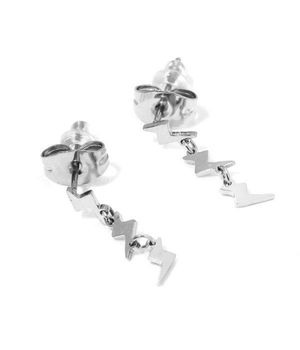 Pendientes plateados con colgantes de rayos.