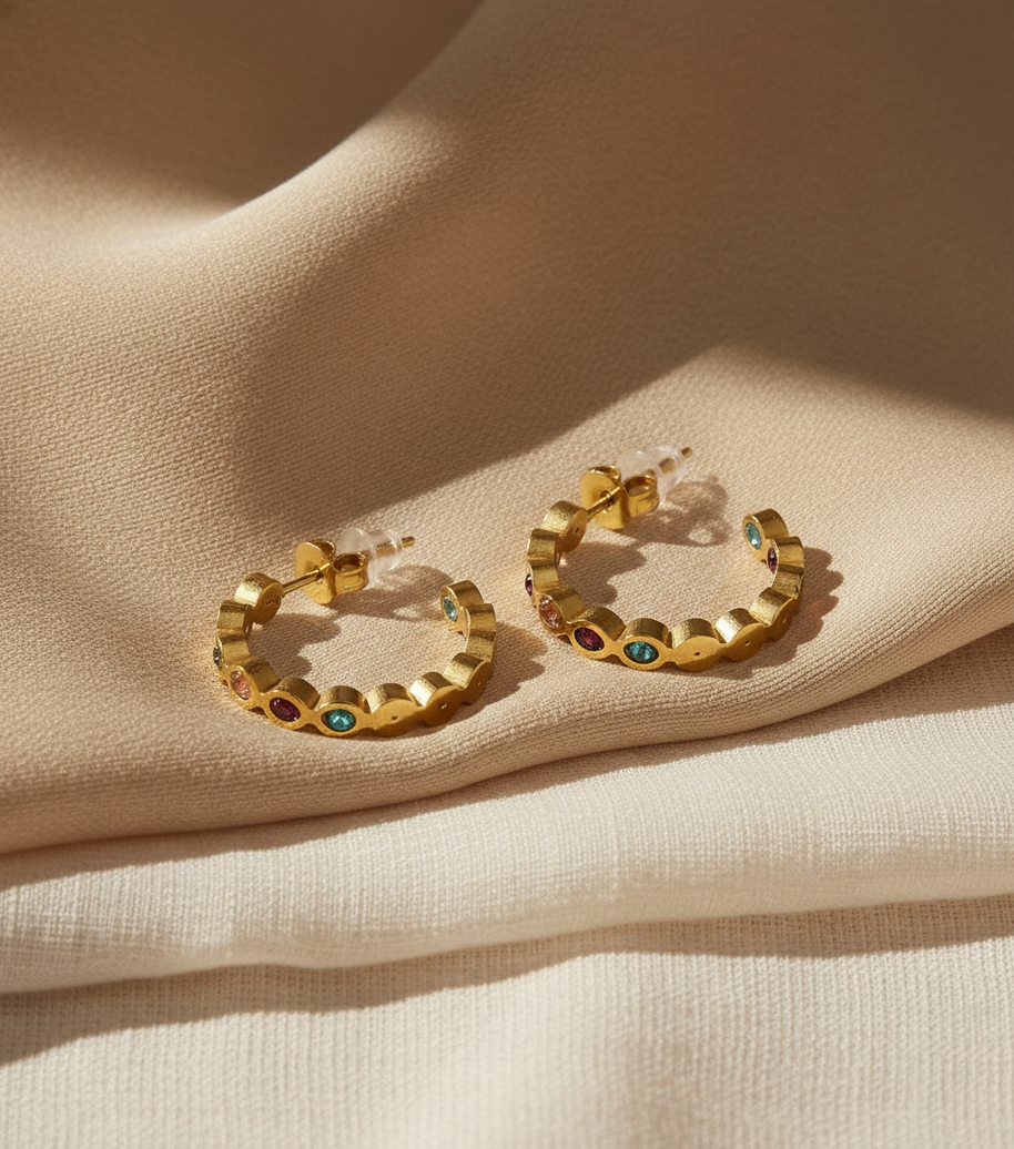 Pendientes de aro dorados con circonitas de colores