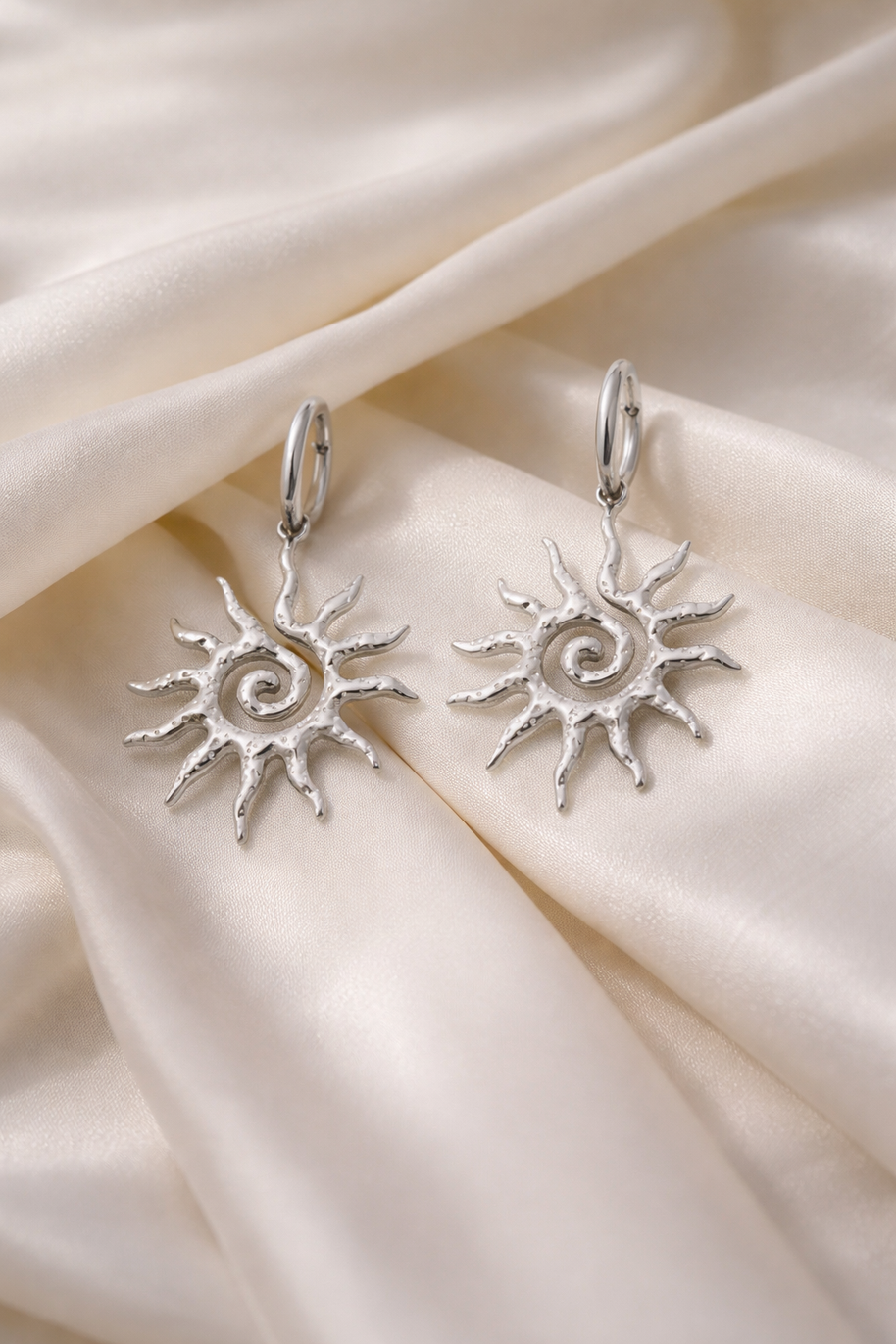 Pendientes plateados sol espiral
