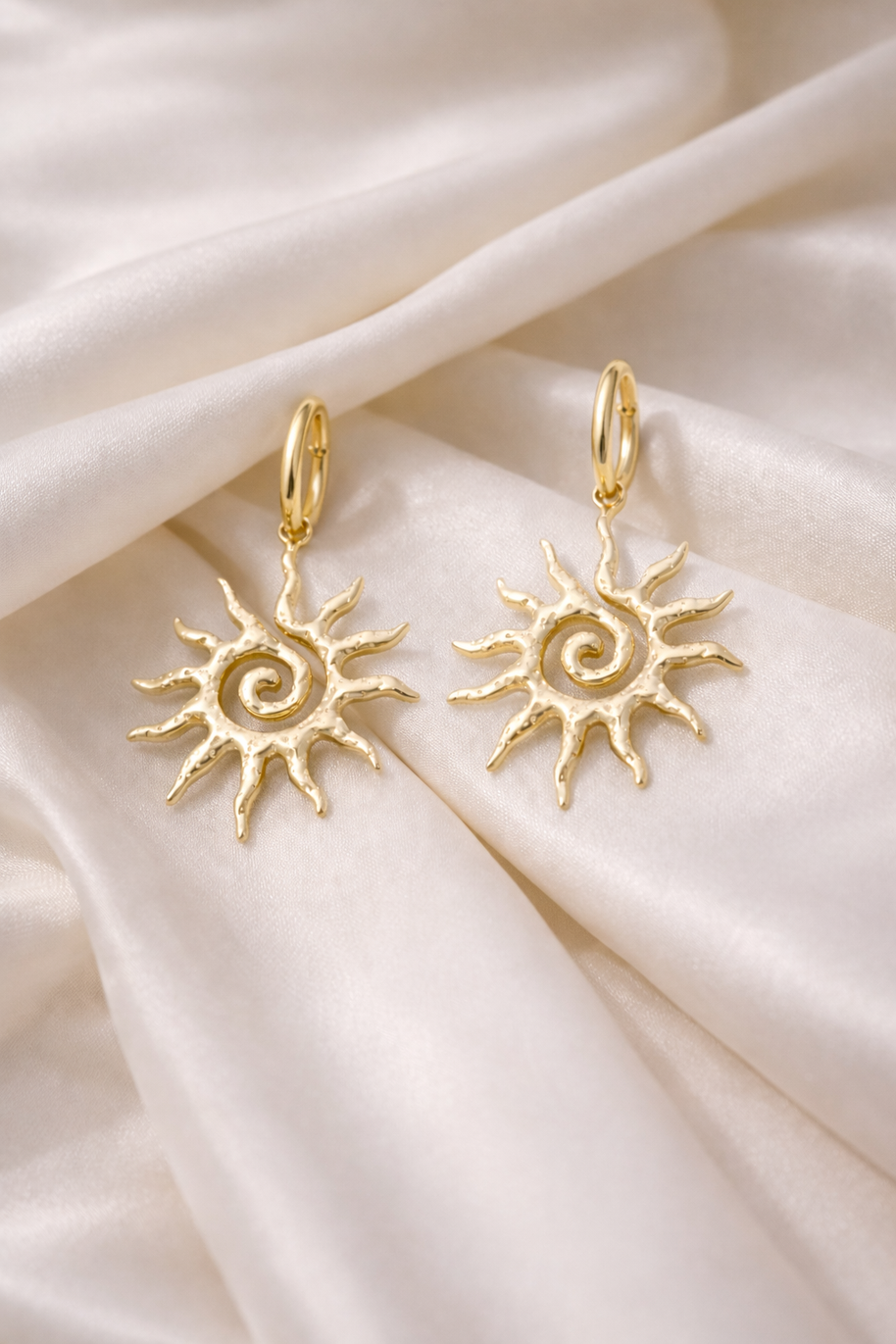 Pendientes dorados sol espiral