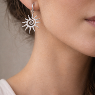 Pendientes plateados sol espiral