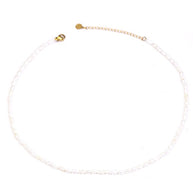 Collar clásico de perlas naturales pequeñas