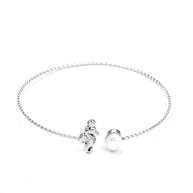 Pulsera rígida con caballito de mar y perla.