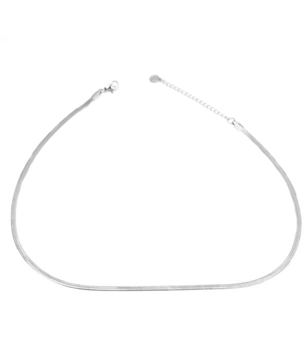 Collar plateado de cadena tipo serpiente