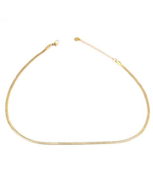 Collar dorado de cadena tipo serpiente